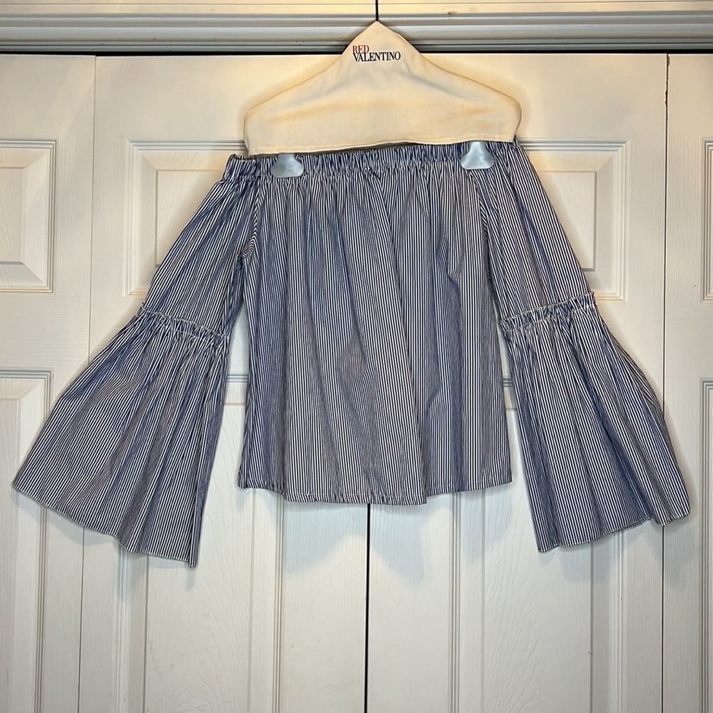 Off shoulder blue and white striped open back top women’s size L 100% cotton